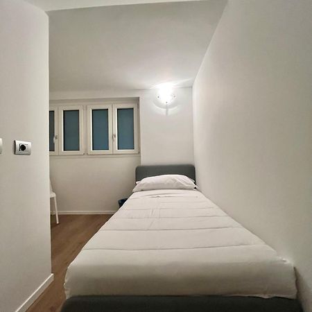 Central Side Apartment Милан Экстерьер фото