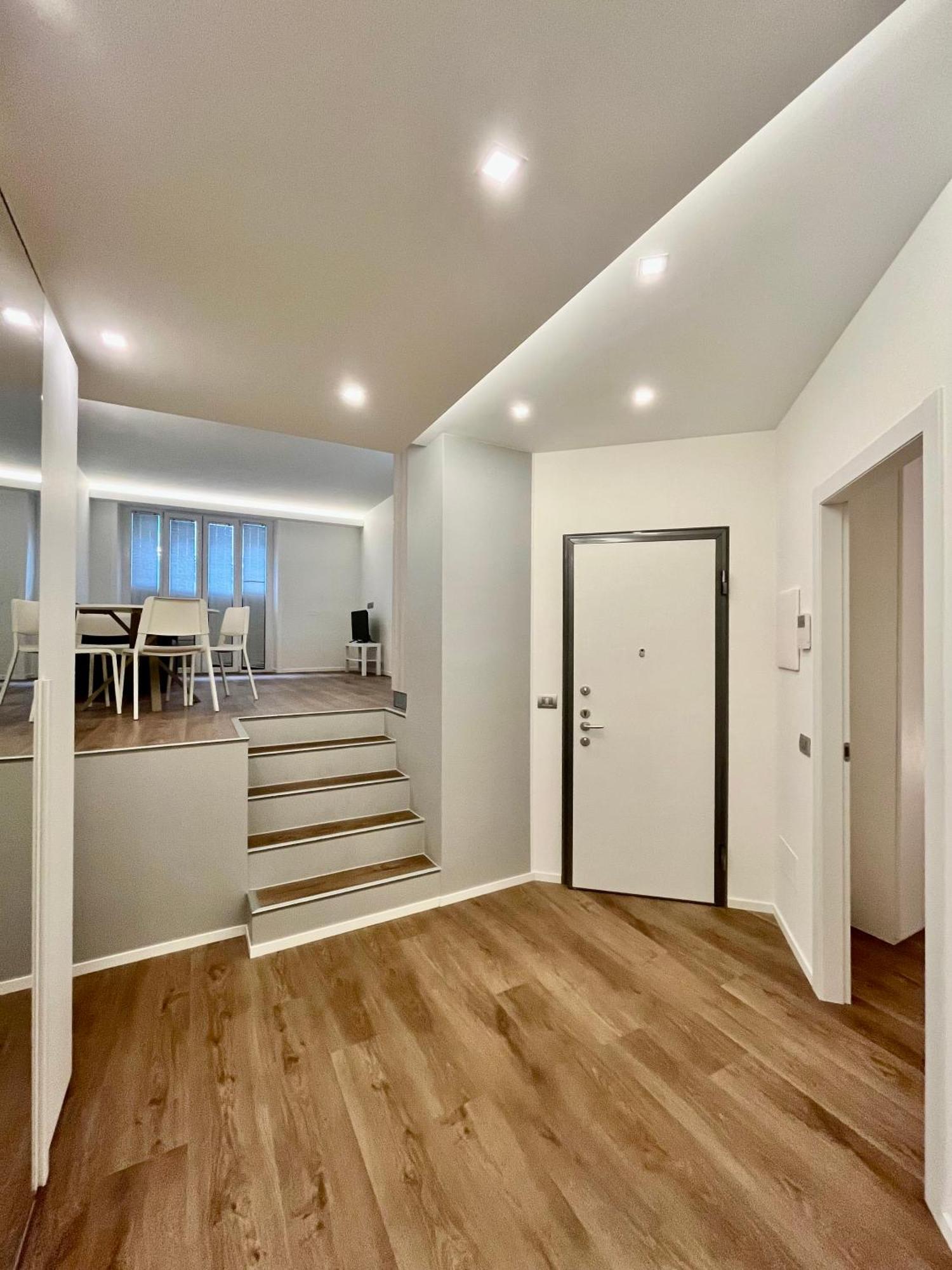 Central Side Apartment Милан Экстерьер фото
