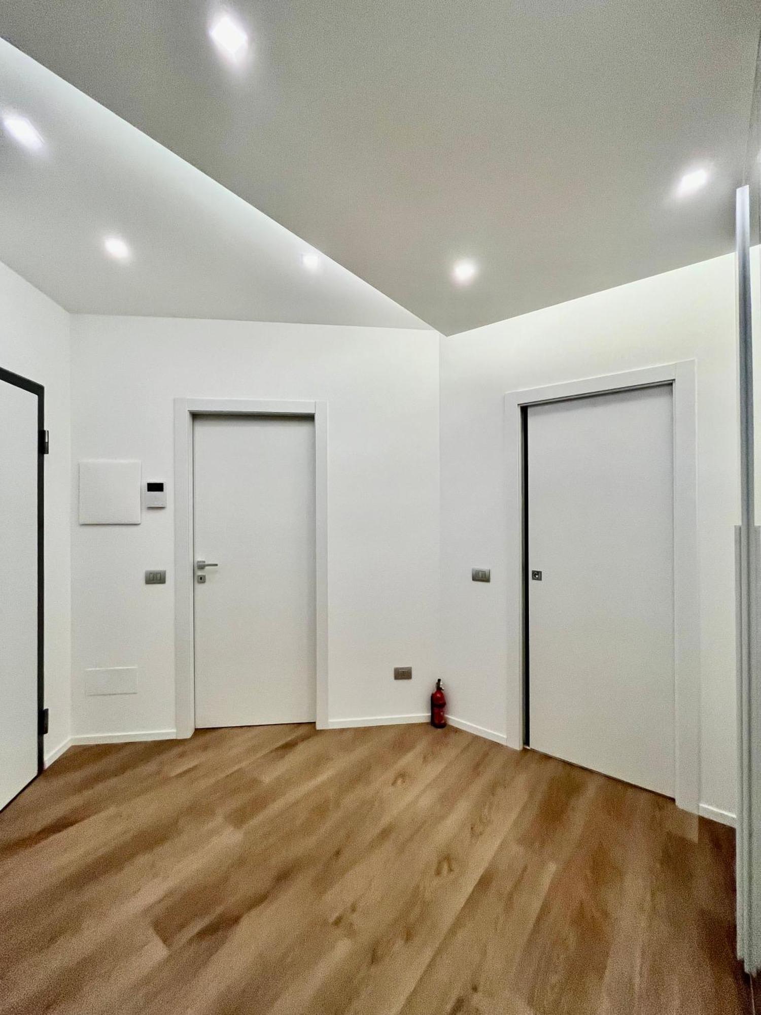 Central Side Apartment Милан Экстерьер фото
