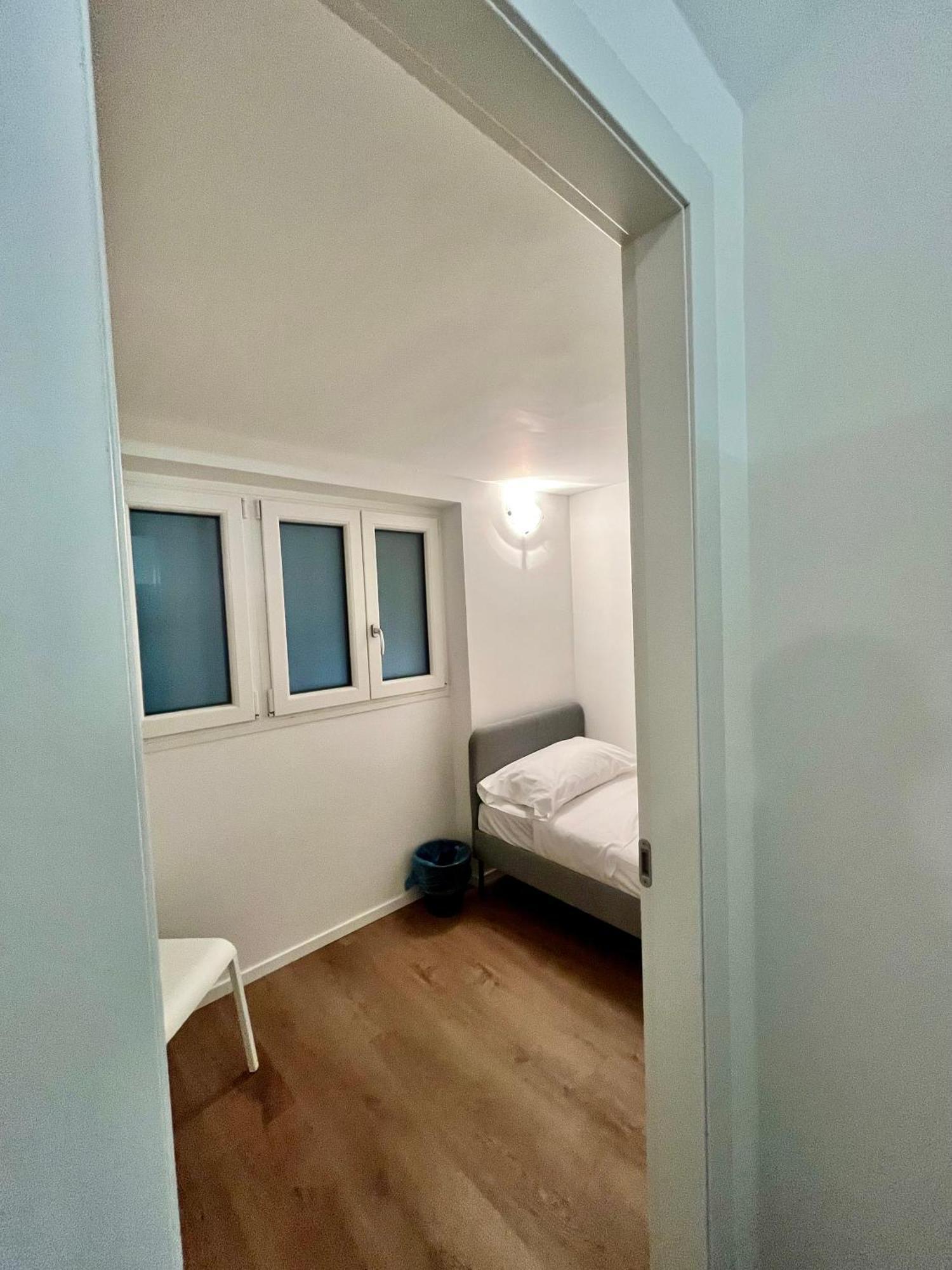 Central Side Apartment Милан Экстерьер фото
