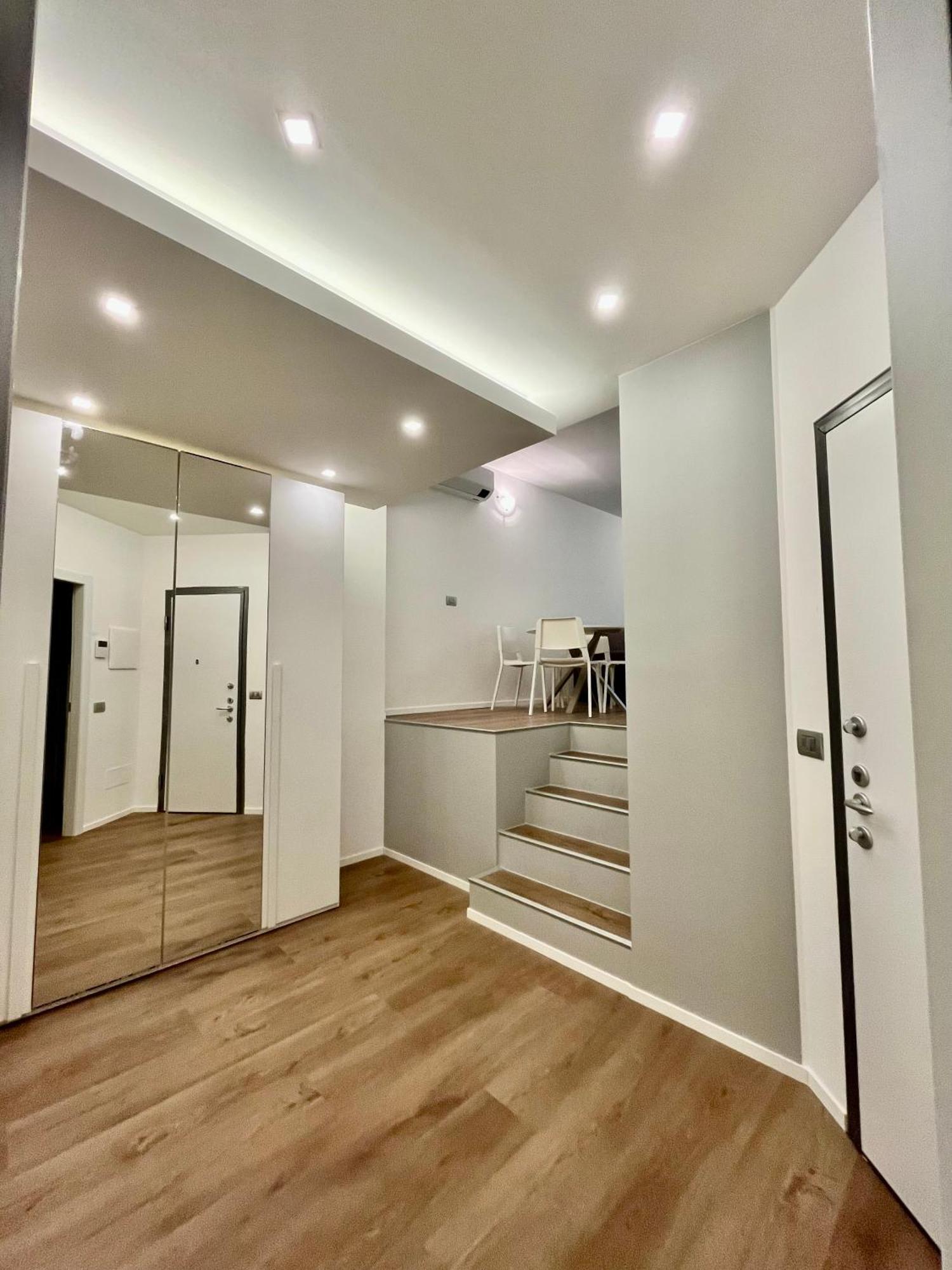 Central Side Apartment Милан Экстерьер фото